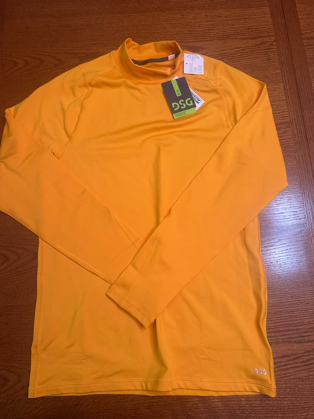 DSG brand BNWT Men’s University Gold Long-Sleeve baselayer mock neck size L